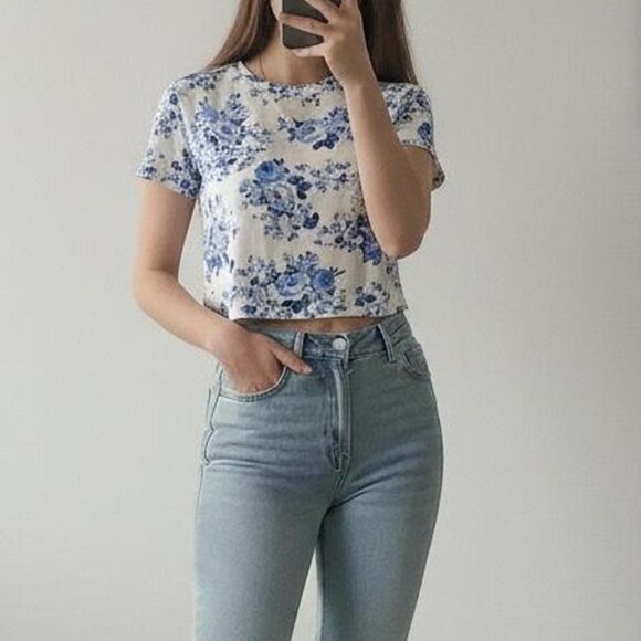 Forever 21 Cropped Floral Tee Blue Vintage Summer Top - Picture 2 of 2